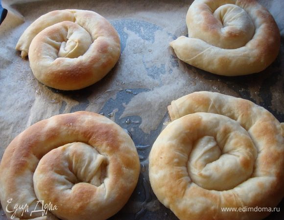 У меня вышло 9 штук вот таких симпатичных и вкусных улиток-кыстыбый.
(каши немного осталось)