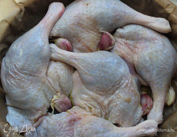 Далее готовить тем способом, который вам больше нравится... Можно запечь в духовке до готовности примерно в течение 30-35 минут...