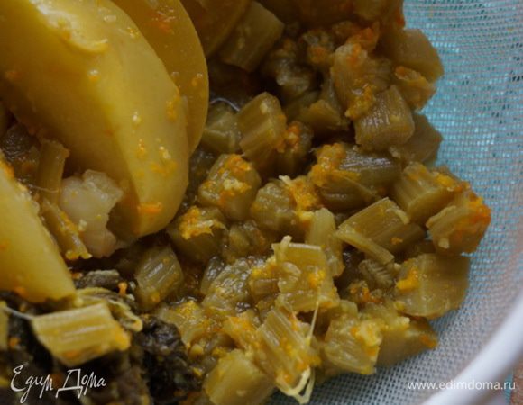 Ревень с яблоками уже без жидкости,