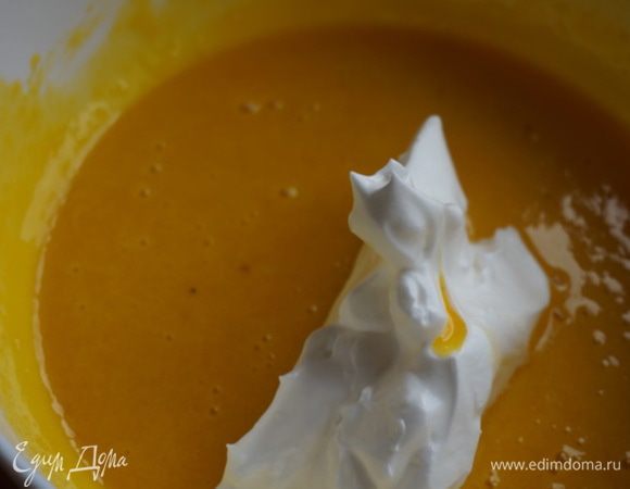 и аккуратно соединила с заварным кремом.