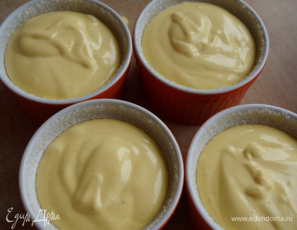 Отправляем формочки в духовку, нагретую до 200*С на 12-15 минут.