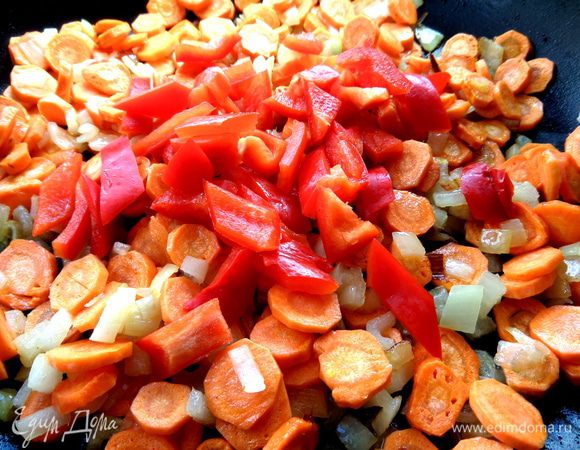 Высыпать позже к ним перец...