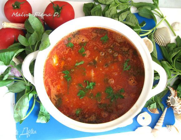 Подавать сразу после приготовления. Не забудьте поджарить хлеб в тостере или на гриле, натереть зубчиком чеснока и сбрызнуть оливковым маслом, можно посыпать слегка сухими душистыми травами или подать свежую зелень.
Приятного аппетита!
