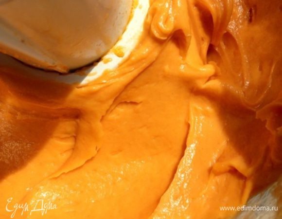 Т.к. мука и яйца у всех разные, то количество яиц необходимо регулировать, может понадобится добавить еще одно. Ориентируемся по консистенции, тесто должно быть гладким, однородным, не слишком густым, но и не жидким. Изделия должны хорошо держать форму и не расползаться.  