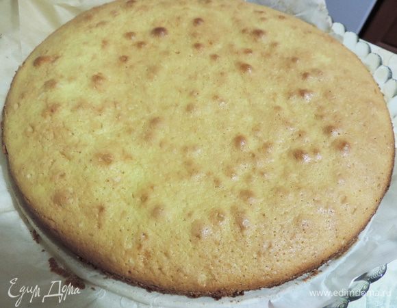 Готовый бисквит получается не очень высокий, упругий на ощупь. Оставляем его остывать, а сами займемся муссом. 