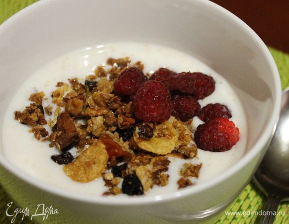 Подавать с кефиром, молоком, йогуртом или соком. Приятного аппетита!)