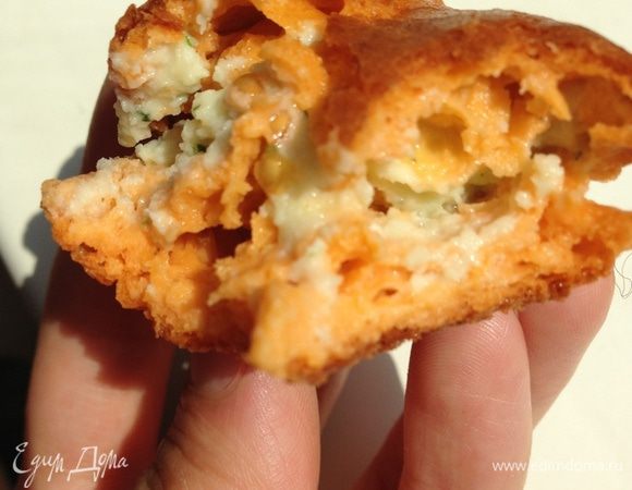 Непривычное для эклеров тесто с ноткой пикантности и нежный сырно-базиликовый крем с помидорками идеально сочетались в этих закусочных пирожных и подарили своим едокам наслаждение гармоничным вкусом.
Может и вы решитесь на приготовление этого блюда...))))))
