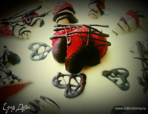 Крем : 150 грамм шоколада растопить в сотейнике с двумя ст. ложками сливок на маленьком огне.
Взбить 200 грамм сливок с 2 ст. ложками сахарной пудры.
Маскарпоне размять,  добавить шоколад и сливки, перемешать все до однородности.
