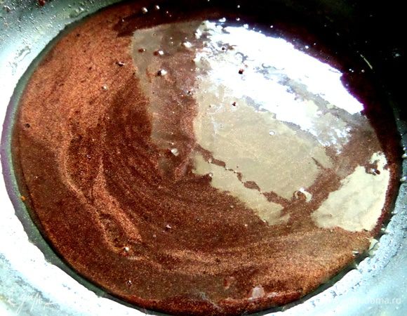 В разогретой духовке корж  выпекся очень быстро...не более 10 минут!