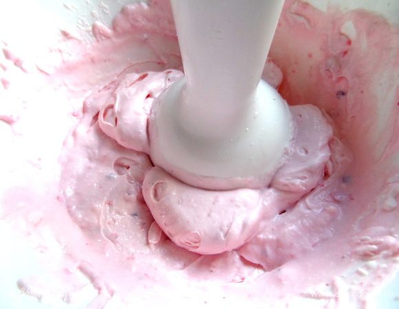 Моментально получаем красивый розовый крем!