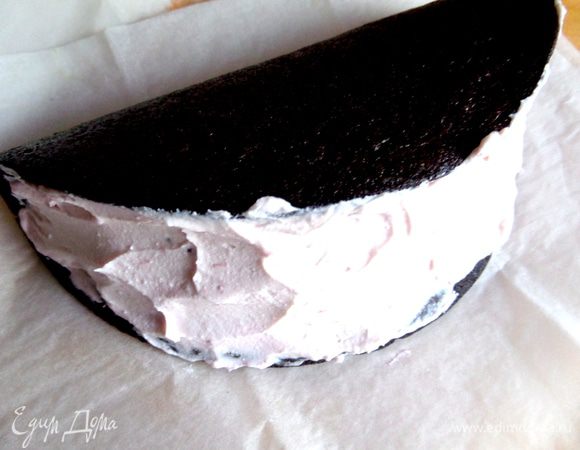 Замазываем всю боковую часть кремом.