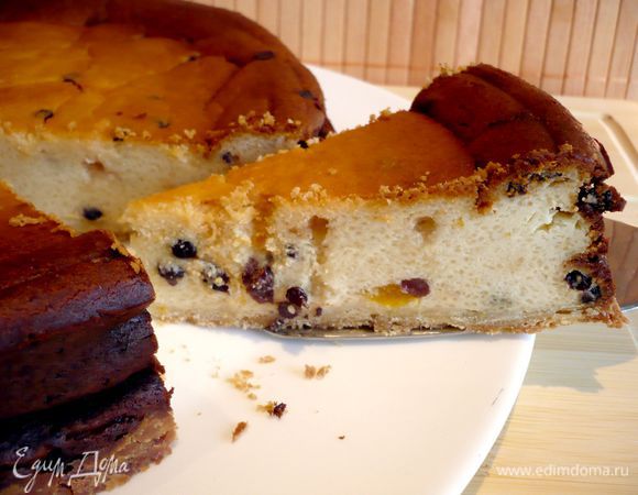 Даем чизкейку остыть в течение нескольких часов, выкладываем его на решетку и оставляем отдохнуть на ночь, а потом угощаемся и угощаем на здоровье, это очень вкусно!!!