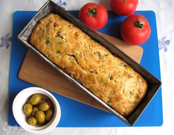 Выключить духовку. После выпекания  кекс должен постоять в форме в  духовке 10 минут. 