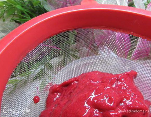 Готовый соус процедите через сито.