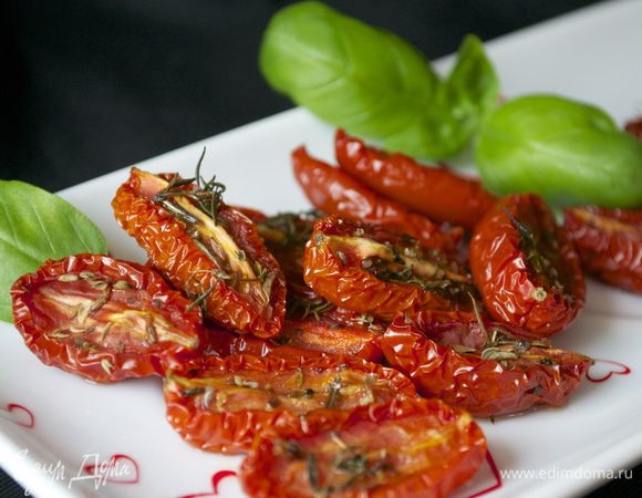 Использовать по желанию... И в пасту вкусно добавить, и в салаты, и с хлебушком..., и просто...на стол с закусками поставить - получается замечательно!!!... У меня еще будет рецепт с использованием этих помидорок..., но это позже! ;))) 