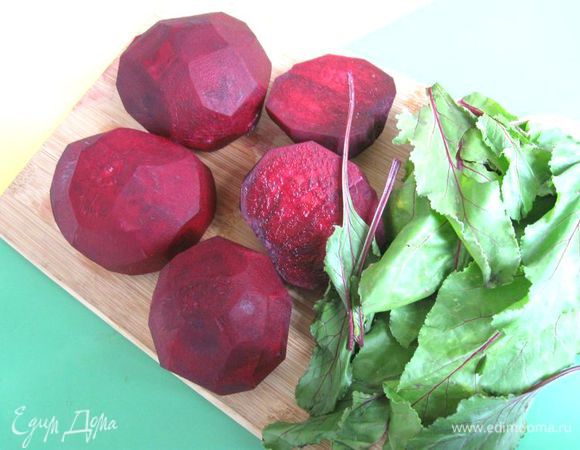  Почистить. Разрезать на четвертинки или половинки, зависит от размера.