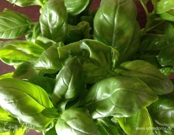 Для этого рецепта я брала большой пучок зеленого базилика с крупными листочками. С фиолетовым получится вообще интересный цвет, в следующий раз сделаю с ним!!