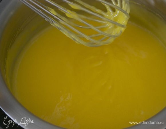 А теперь варить крем до загустения, помешивая... У меня ушло на это около 15-20 минут. Готовый крем снять с водяной бани и остудить.