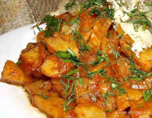 Достать готовую картошку, освободить из рукава, подавать можно с чем угодно. Приятного аппетита!