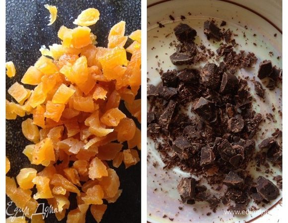 Порежем горсть кураги (я брала 5 штучек) и порубим шоколад (можно добавить больше).