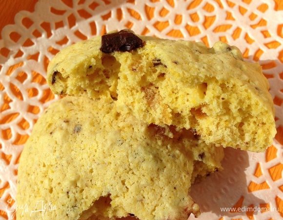 Получаются мягкие, воздушные,  ароматные бисквитные печенья, которые съедаются вмиг!!
Говорю сразу, что если гостей много, то печенек всем не хватит!!!!, т.к. из 100 г. киселя у меня получилось всего 8 штучек, довольно больших, но одним не ограничишься)))
Так что я решила про запас держать дома пару пачек киселя или брусок (они идут по 300 г).
Угощайтесь!!!