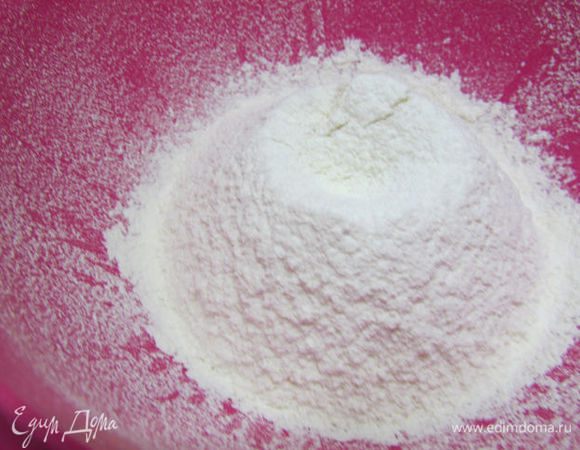 Муку просеять через сито.