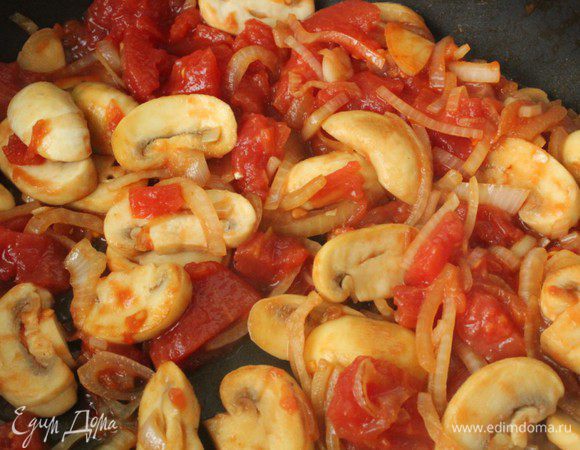 Добавить томаты в собственном соку.