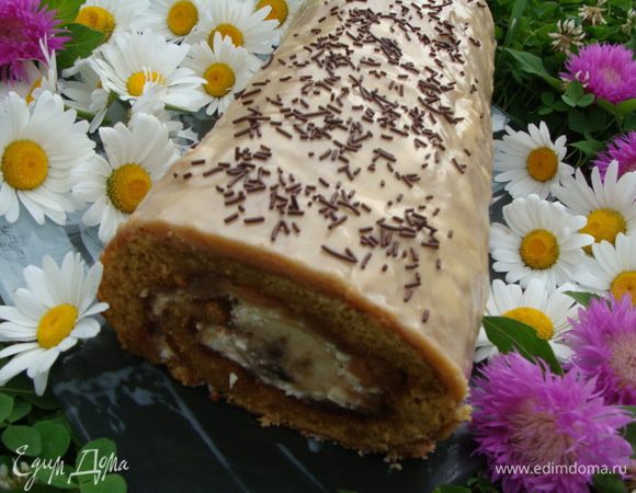 Рулет был очень вкусным. Просто праздник Сладкоежки!!! Разрезается прекрасно, начинка хорошо держится внутри!!! 
Приятного чае- или кофепития!!!!