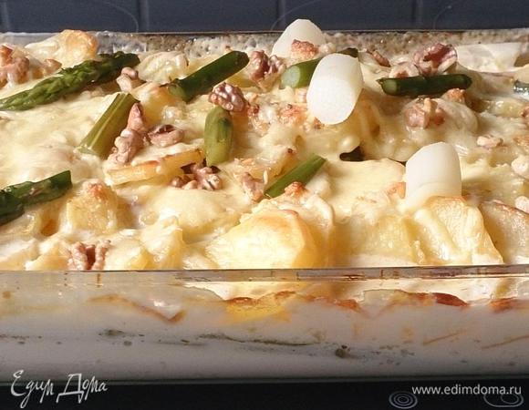 Сыр Гауда, кусочки спаржи и орехи выложить в форму за 10 минут до готовности.