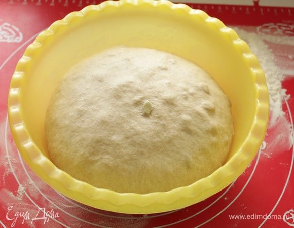 Вымесить тесто еще раз, сформировать буханку, накрыть, дать подойти тесту еще 40 минут