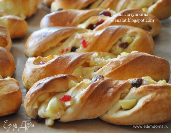 Выпекать спиральки в заранее разогретой до 200С духовке до румяного цвета. Готовым спиралькам дать остыть. 