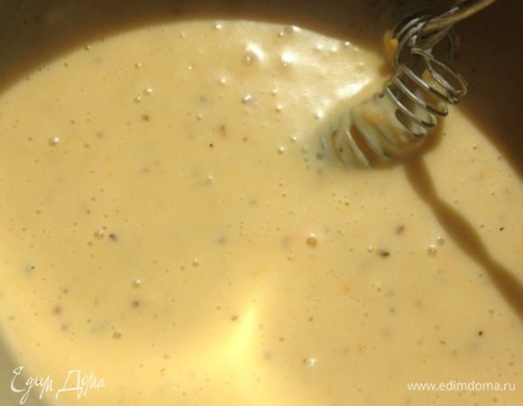 Затем добавить натертый твердый сыр и специи (я брала те же, что и для лука). Поварить еще минут 5, чтобы сыр полностью расплавился. Все. Соус готов!!!!