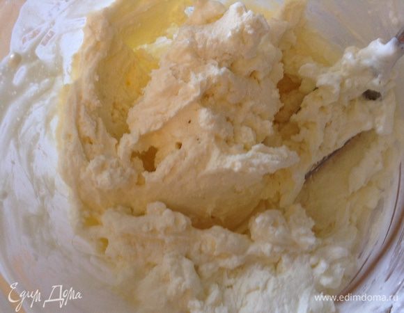 Смешать творог, сметану, сахаренную пудру и ваниль.