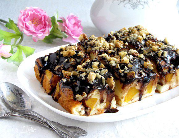 Разрезать на кусочки и подавать к чаю.)))