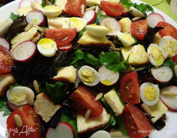 Заправить салат маслом авокадо и маслом грецкого ореха. 

И наслаждаемся изумительно-вкусным салатом с летними овощами!)