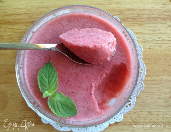 Массу разложить в креманки и отправить в холодильник часа на 3 ( можно на всю ночь).