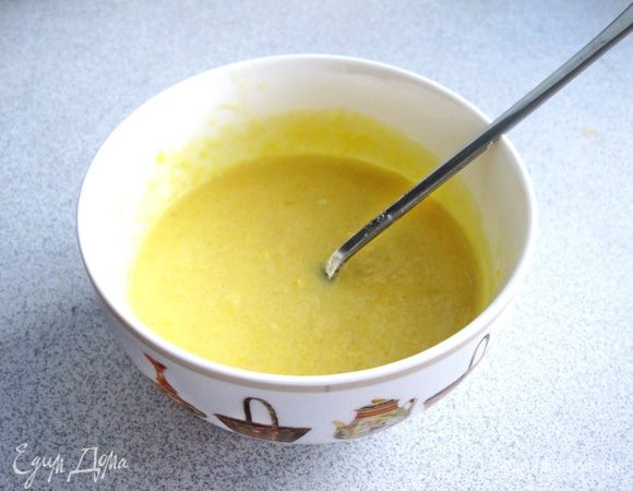 Смешать с манговым пюре и половиной чайной ложки желатина.