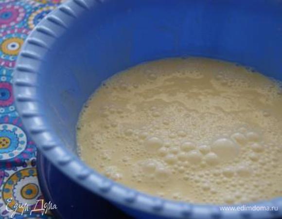 Добавить масло и яйца, взбить.