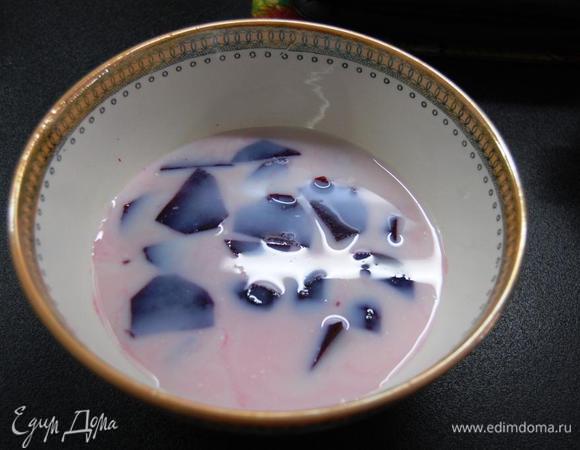 Добавляем молоко. 