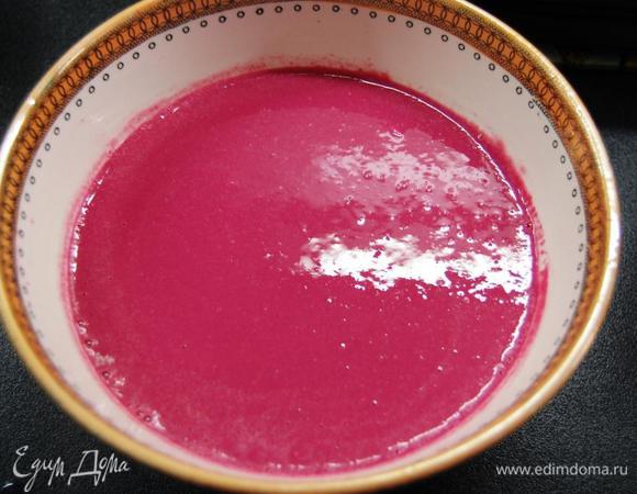 Добавляем ряженку, яйцо. Хорошо перемешиваем, можно использовать такую же насадку. (цвет сказочный...:))