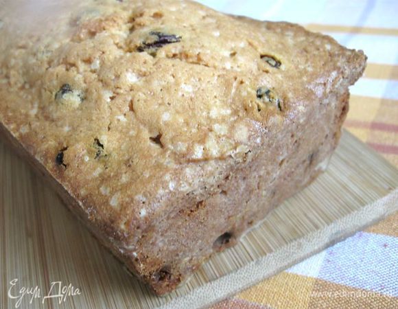 Духовку разогреть до  160 градусов, поставить туда форму с кексом и выпекать  1ч.30 мин. до румяной корочки. Вам может потребоваться чуть меньше или больше времени. Через час с небольшим  необходимо проверить кекс. Готовый кекс остудить  на решетке, аккуратно вынуть из формы.