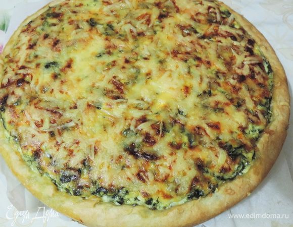 Отправляем пирог в разогретую до 180 градусов духовку на 30-35 минут. Следите, чтоб сырная корочка не подгорела, но зарумянилась.