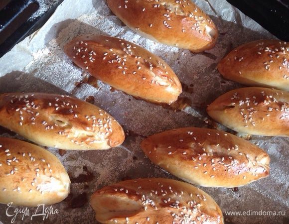 Вот и все! 
Дать пирожкам чуть остыть и подавайте к столу!..