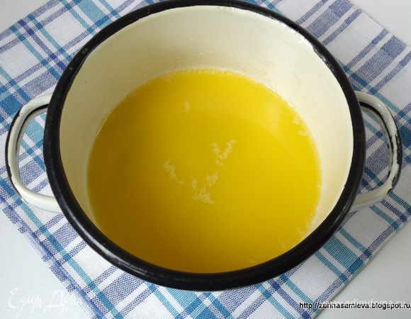 Сливочное масло растопить и остудить.

