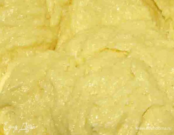 Размягченное масло взбить с сахаром. Добавить яйца. Размешать.  Добавить щепотку соли, разрыхлитель, какао-порошок. Размешать. 
