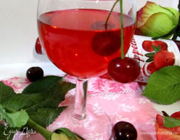 Перед подачей рекомендую охладить. Можно использовать кизил, малину, клубнику, смородину, клюкву.
Приятного аппетита!

P.S. Наливочку из клубники хранить 2 месяца. Наливочку с любой другой ягодой можно хранить до следующего сезона. 