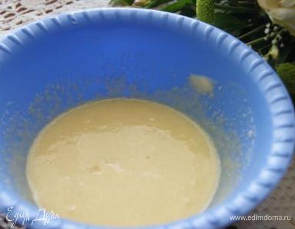 Масло взбить с сахаром.