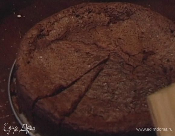 Выпекать в разогретой духовке 40−45 минут.