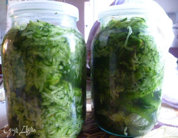 Закрыть капроновой крышкой. И хранить в холодильнике или в подвале.