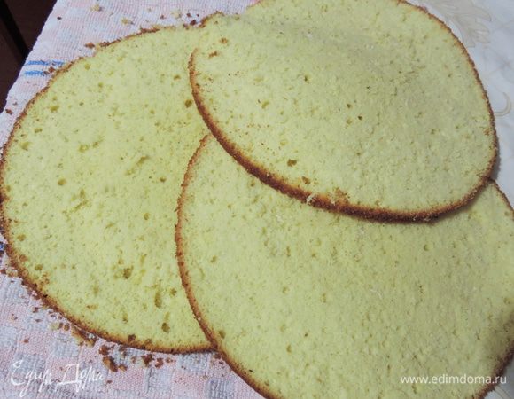 Бисквит по этому же рецепту в разрезе на три пласта.
